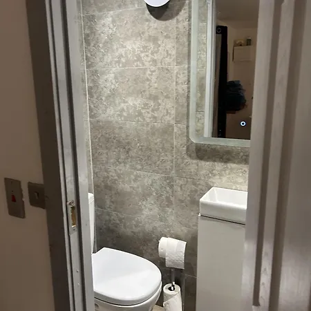 Pet-friendly Open Plan In Sleeps 2